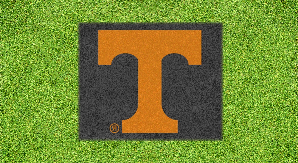 Tennessee Volunteers logo mat on green turf – Ultra HD Wallpaper